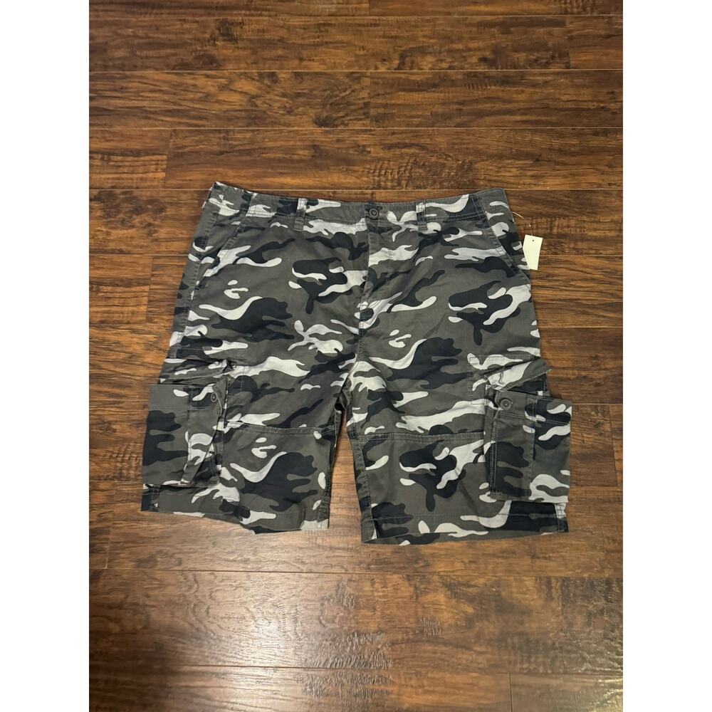 Aero Stretch Cargo Shorts Mens Size 42 Camo Camflauge Utility Army Feel